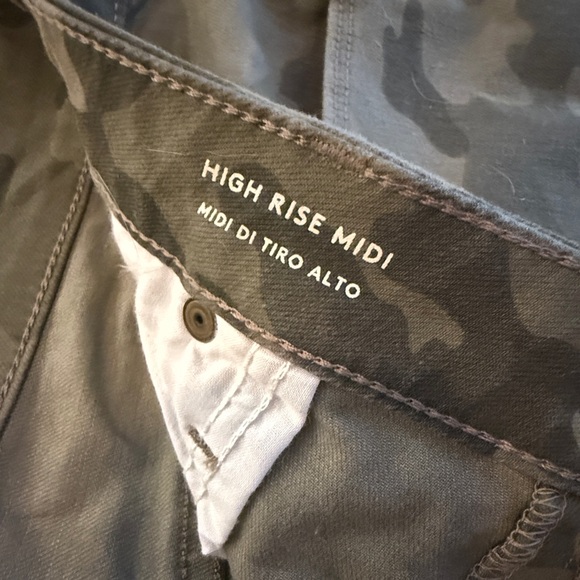 Universal Thread High Rise Camo Shorts – Size 16 / 33 – Like New - Picture 3 of 5